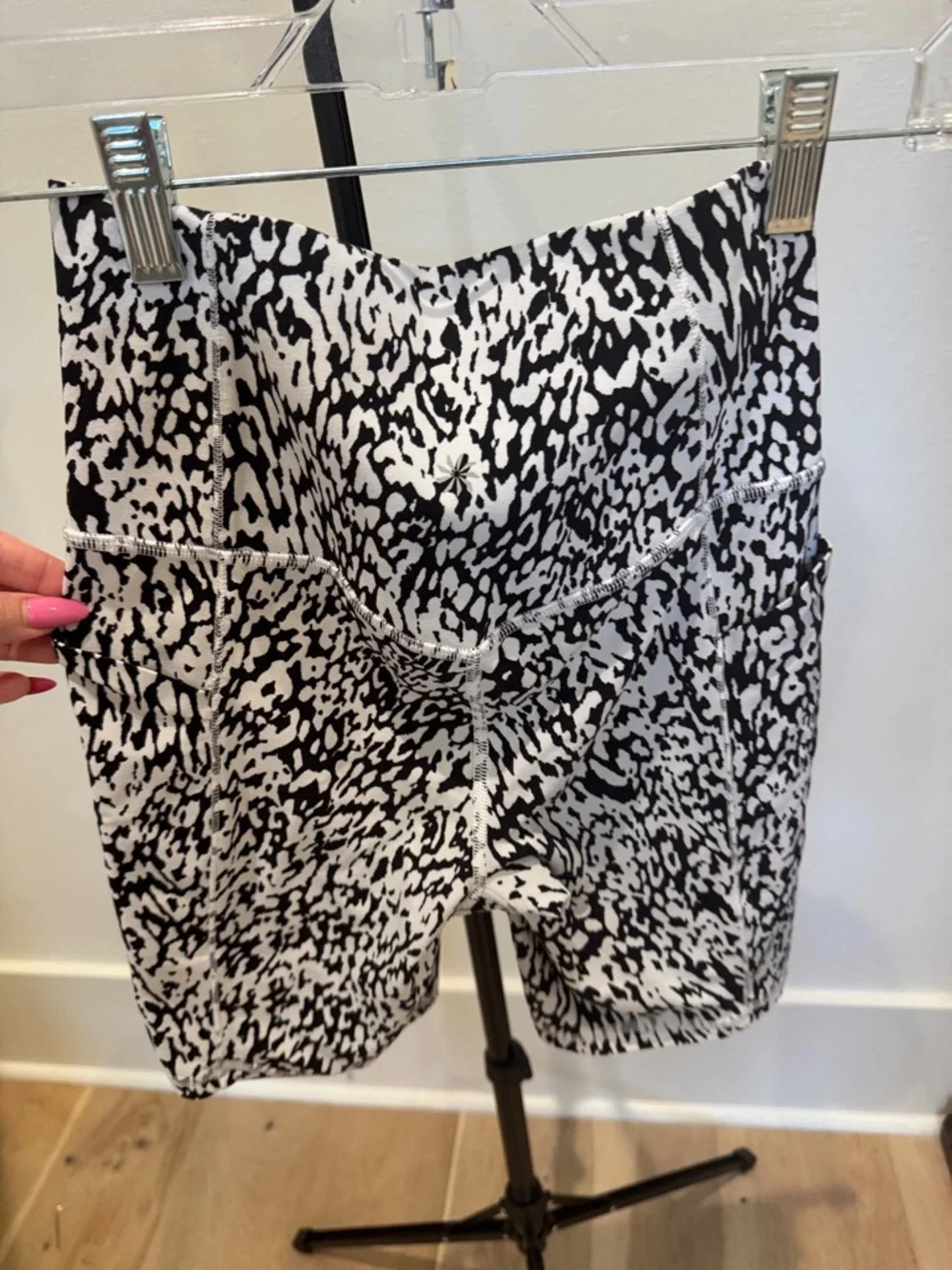 Athleta Salutation stash pocket II Abstract Print Bike Shorts